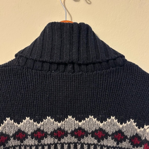 Uniqlo Blue and Red Patterned Men's Sweater - Picture 10 of 15